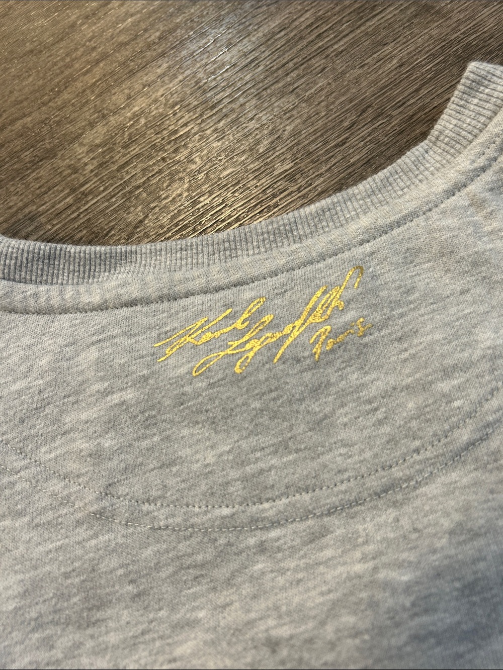 Karl Lagerfeld Paris Gray Sweatshirt Gold Foil Logo Sunglasses Graphic Small - Picture 10 of 11